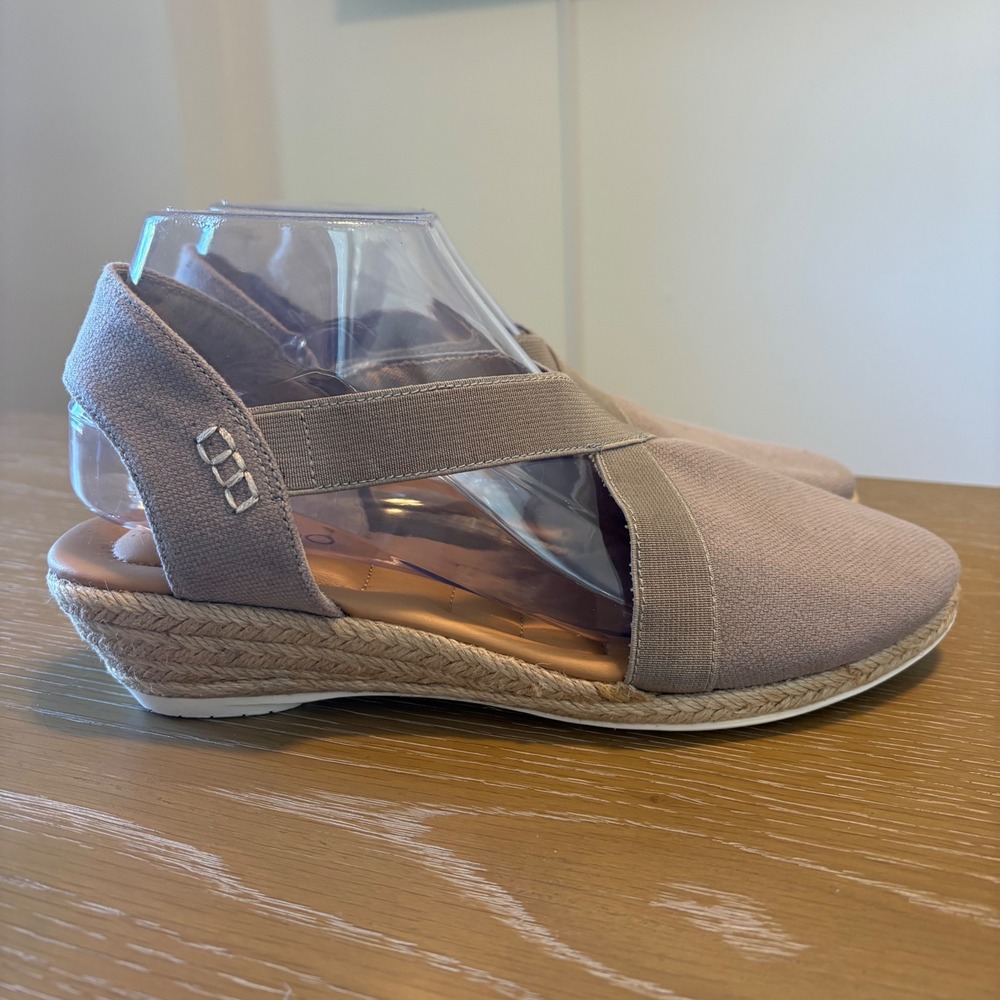 Me Too Nissa Mauve Espadrille Wedge Sandals Womens Size 8.5 Taupe Cross Strap
